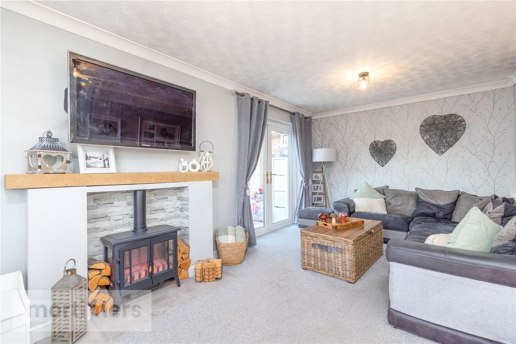 Property photo 2 of 21 Living Room