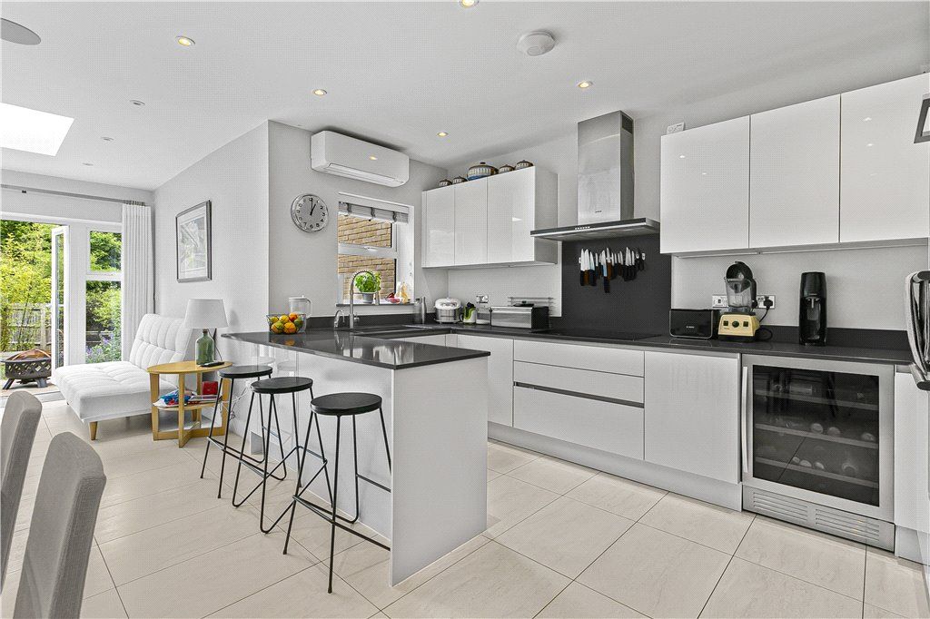 Property photo 2 of 28 Kitchen