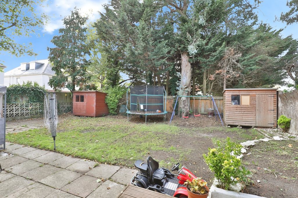 Property photo 2 of 17 Photo