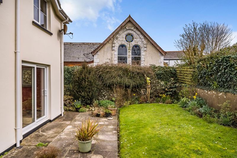 Property photo 3 of 17 Garden