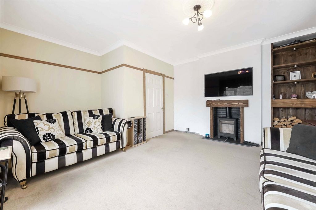 Property photo 3 of 14 Living Room
