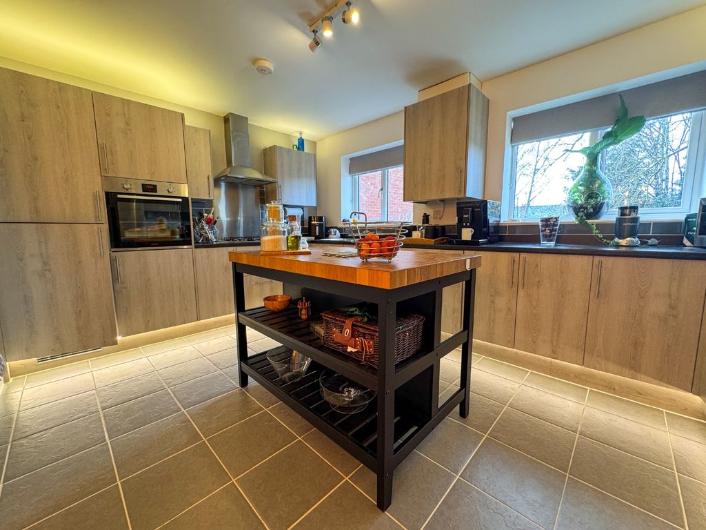 Property photo 2 of 28 3994326
