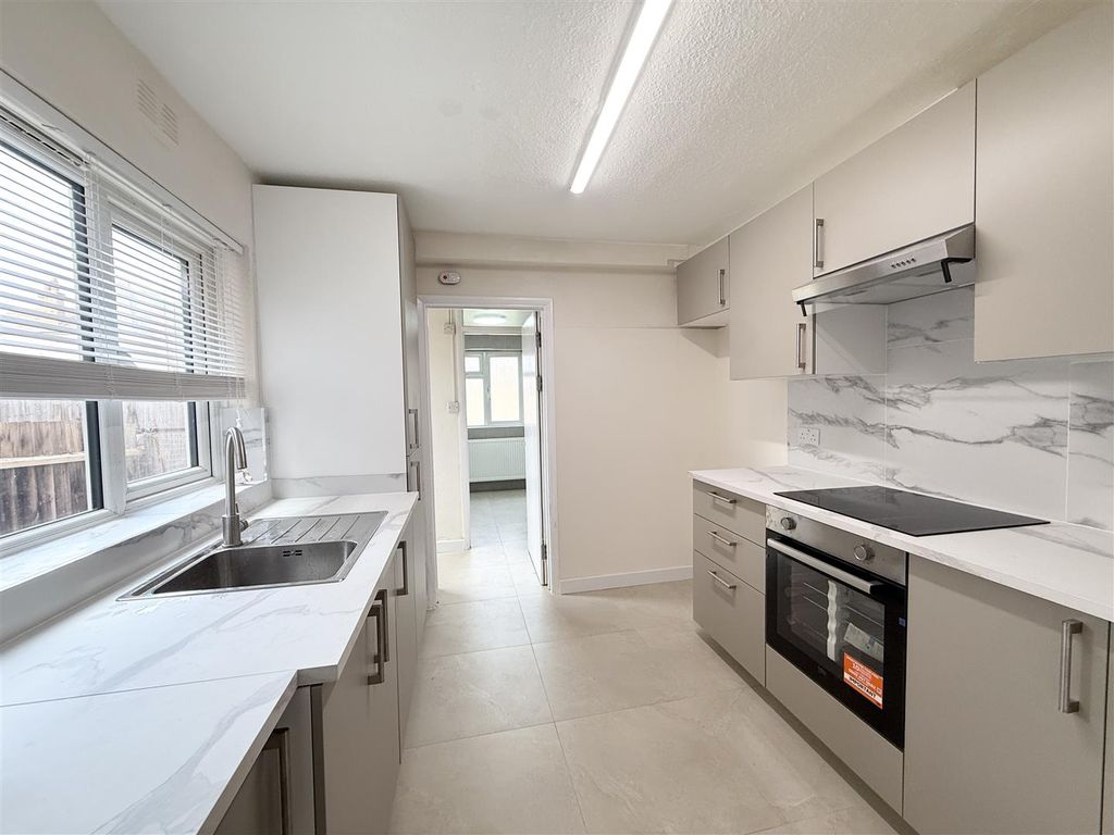 Property photo 2 of 9 Kitchen.Jpeg