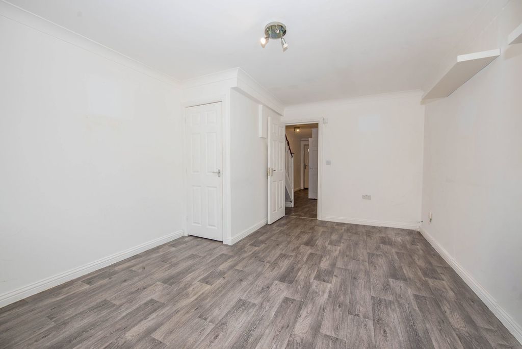 Property photo 2 of 29