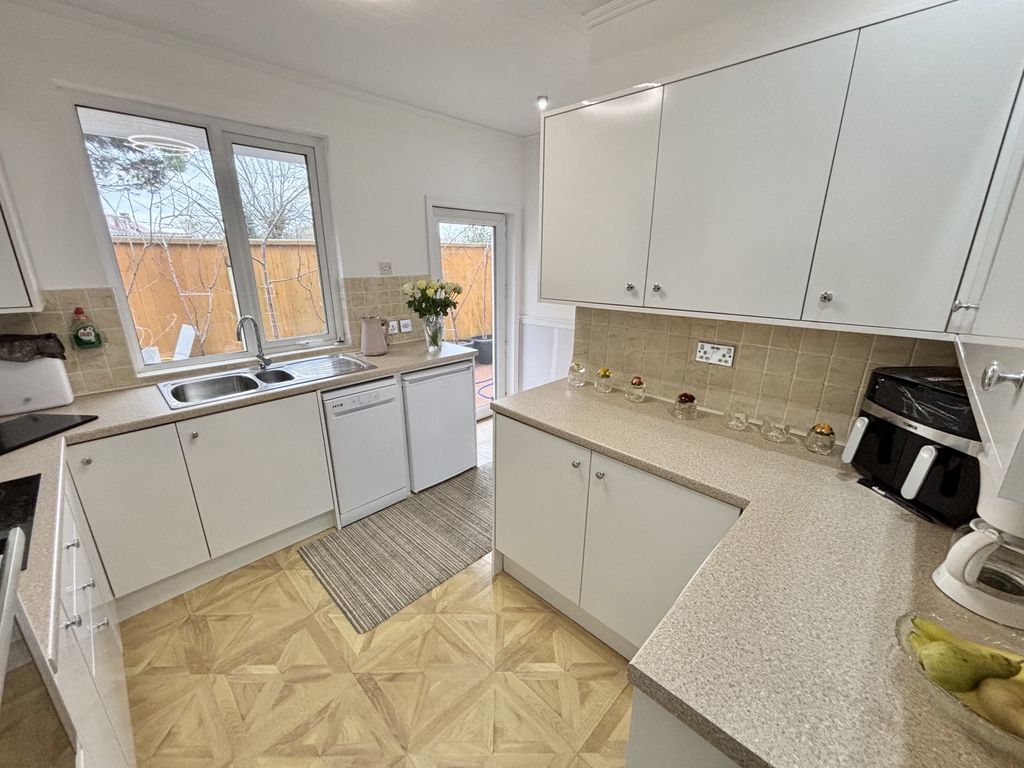 Property photo 3 of 27