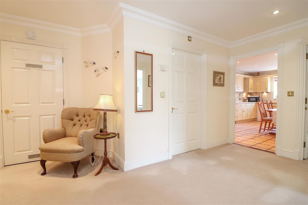 Additional image 8 of 2 bed flat for salePotters Place, Horsham RH12