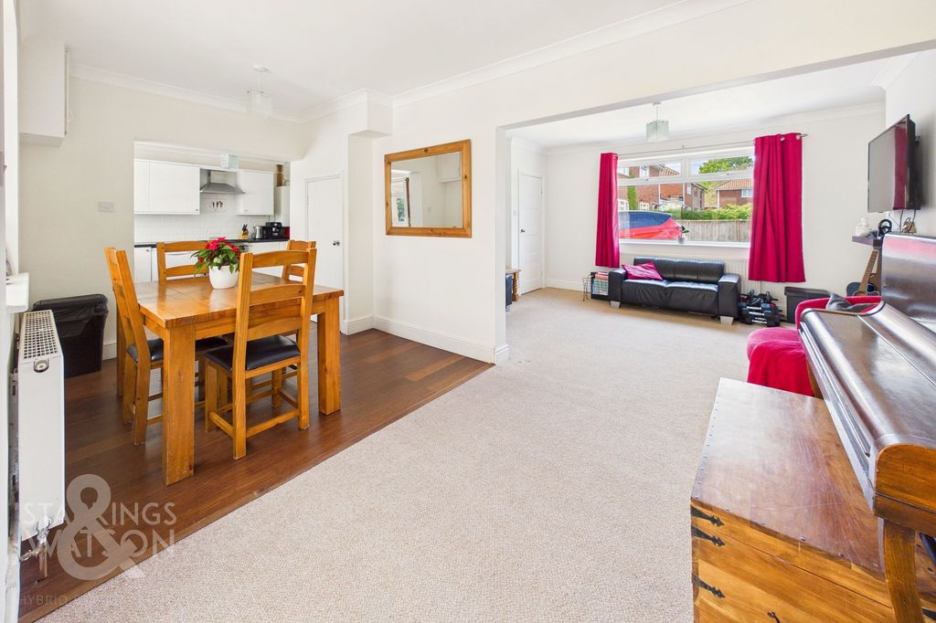 Property photo 2 of 31