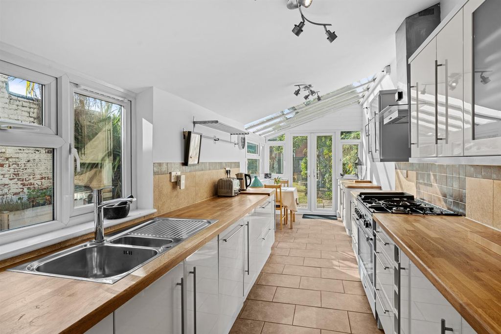 Property photo 3 of 33 45 Sandringham Road -016.Jpg