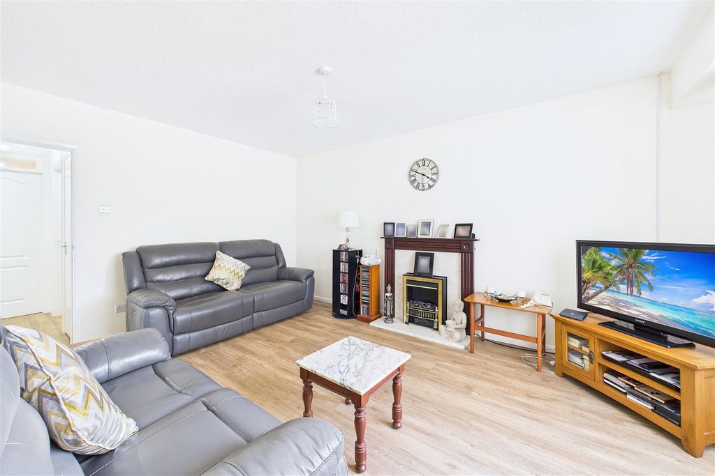 Property photo 3 of 9