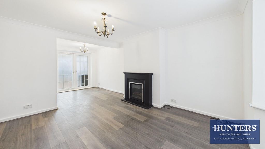 Property photo 2 of 17 Living/Dining Room