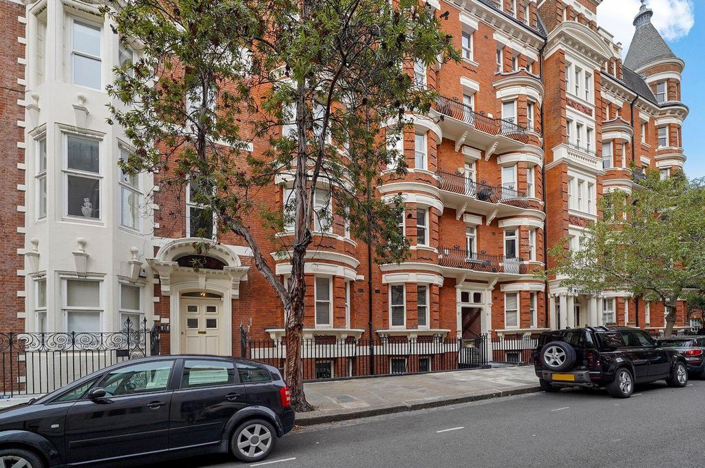 Property photo 1 of 13 Flat 9 7 Wilbraham Place London Sw1X 9Ae - 013.Jpg