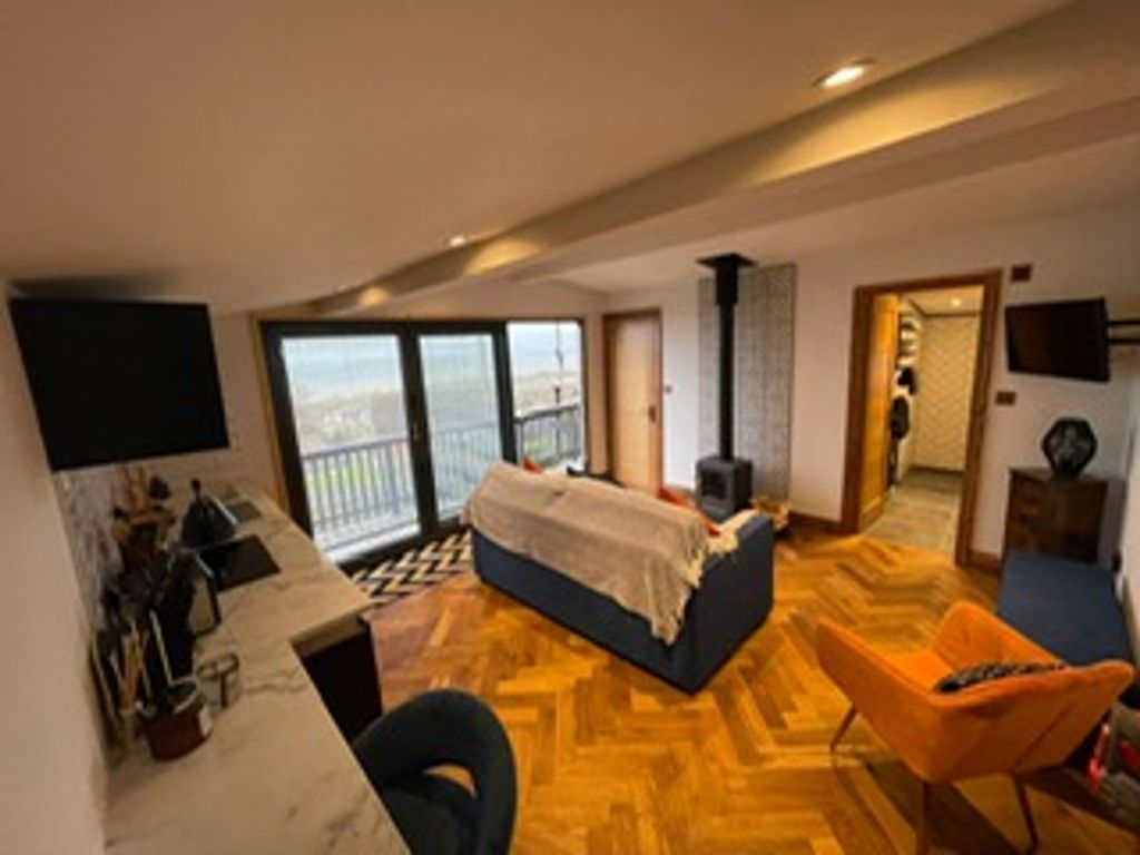 Property photo 2 of 33