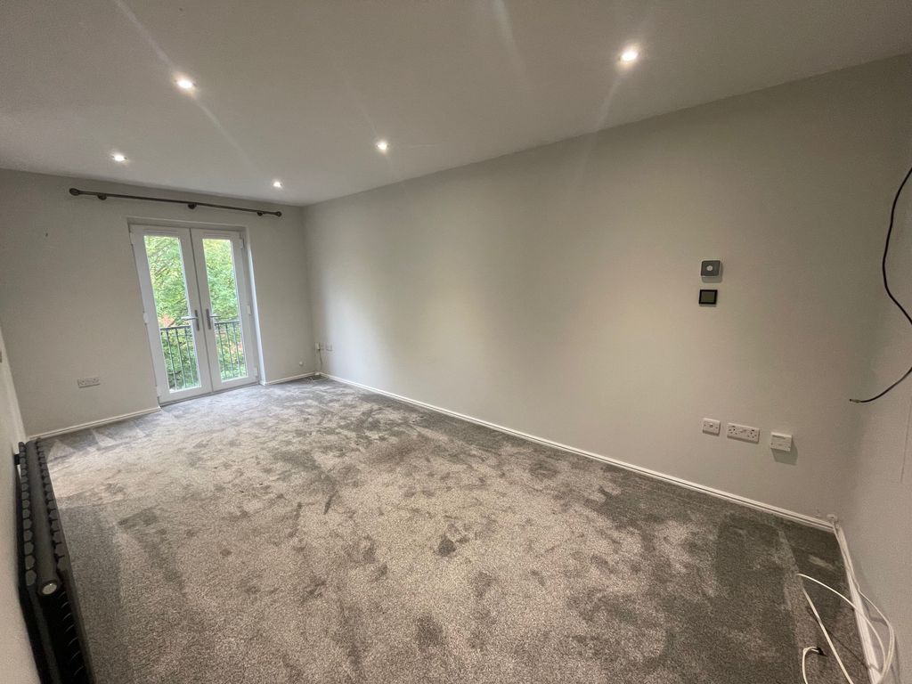 Property photo 3 of 6 Lounge