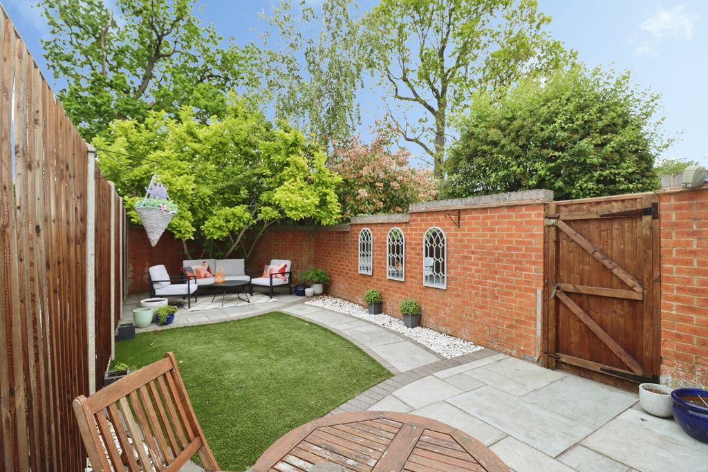 Property photo 2 of 20 Pbox-Img.Jpg