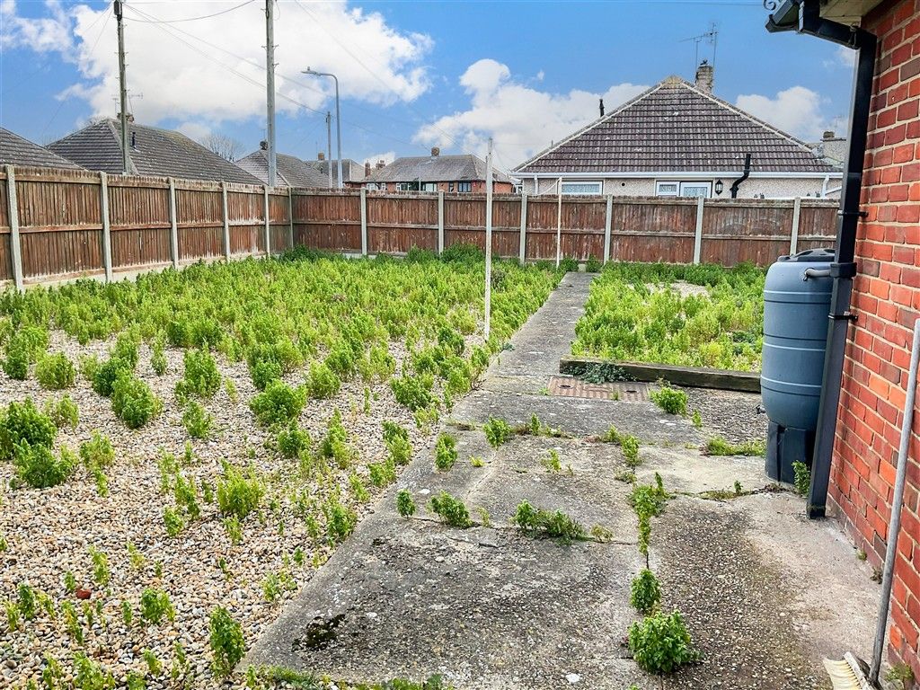Property photo 2 of 9 Garden