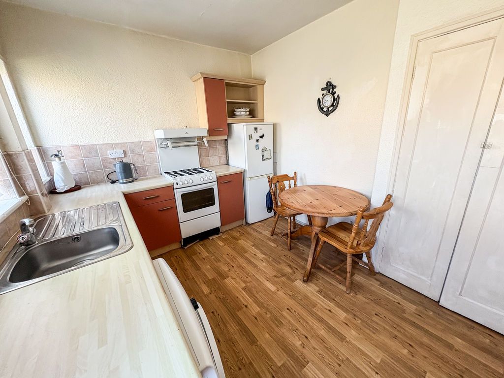 Property photo 3 of 8 Photo 4