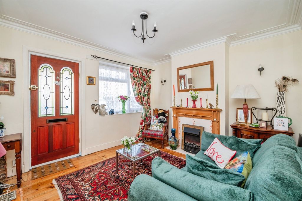 Property photo 3 of 17