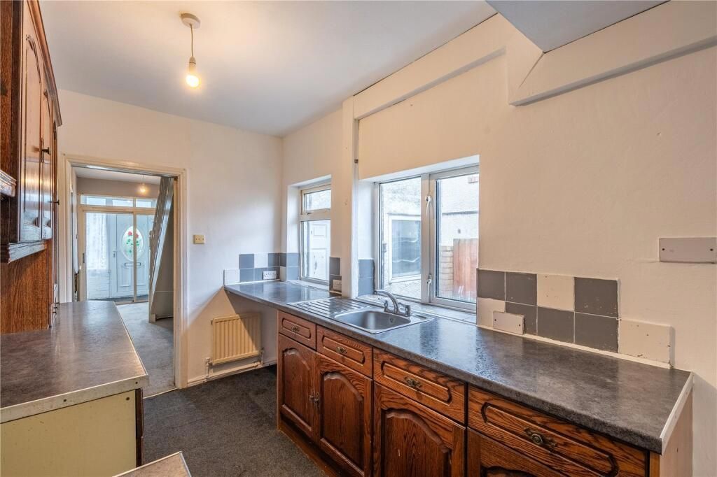 Property photo 3 of 16 Kitchen