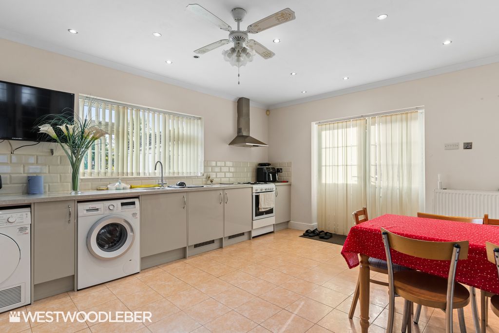 Property photo 3 of 23 Stortfordroad_11