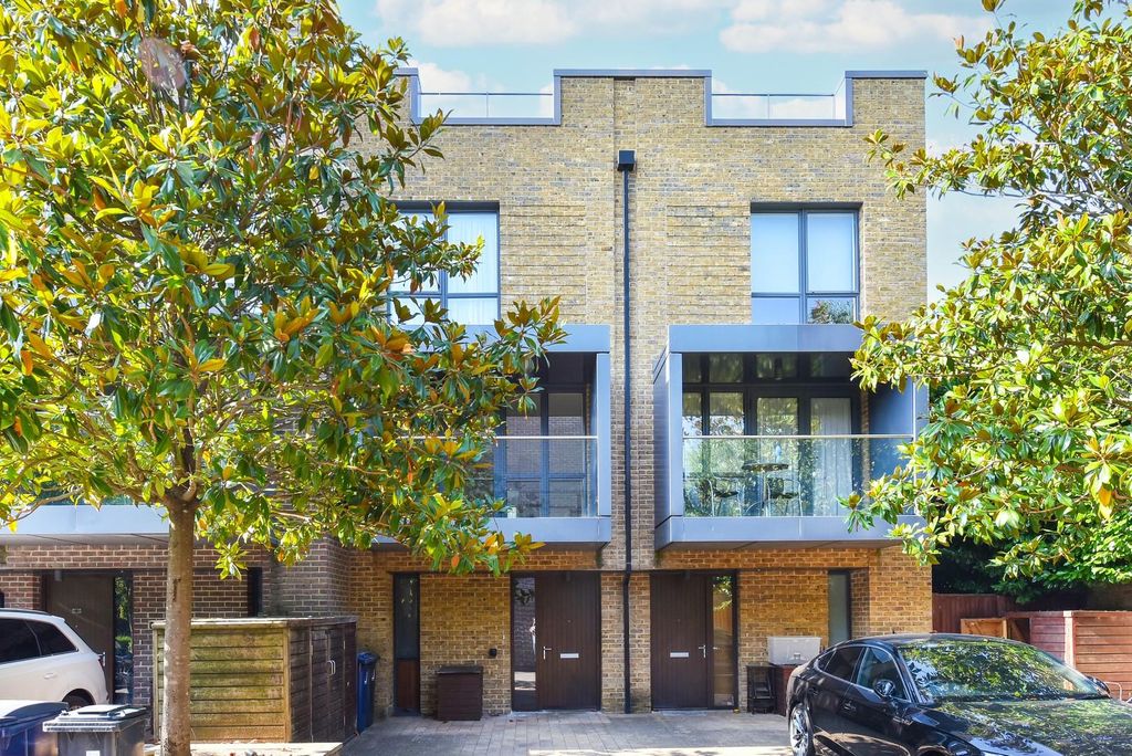 Property photo 1 of 15 11 Sir Alexander  Close (18).Jpg