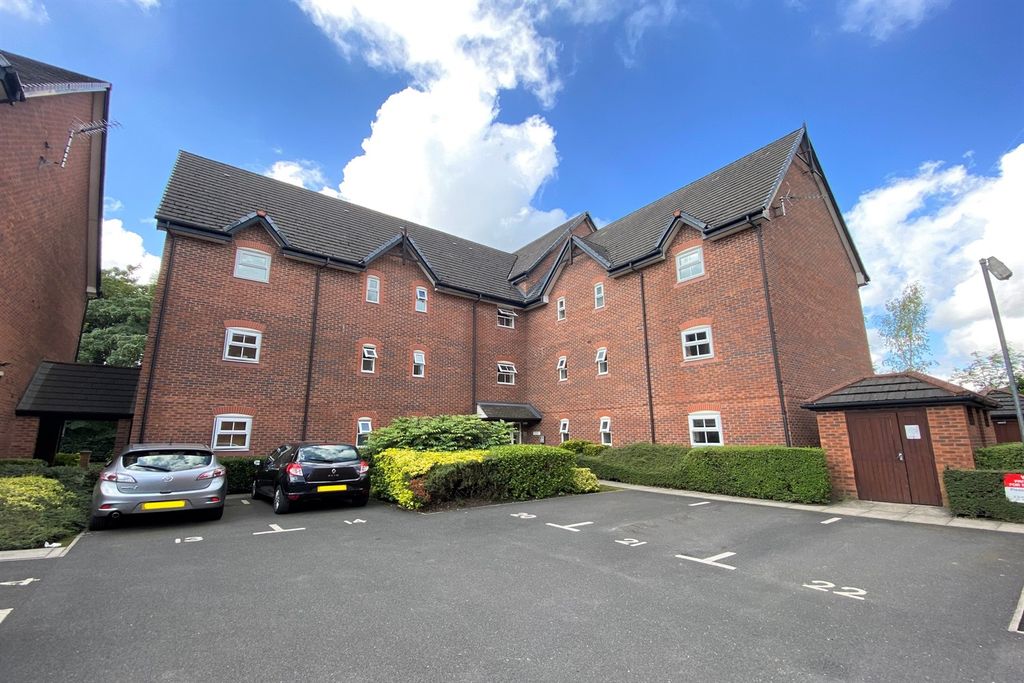 2 bed flat for sale Hale