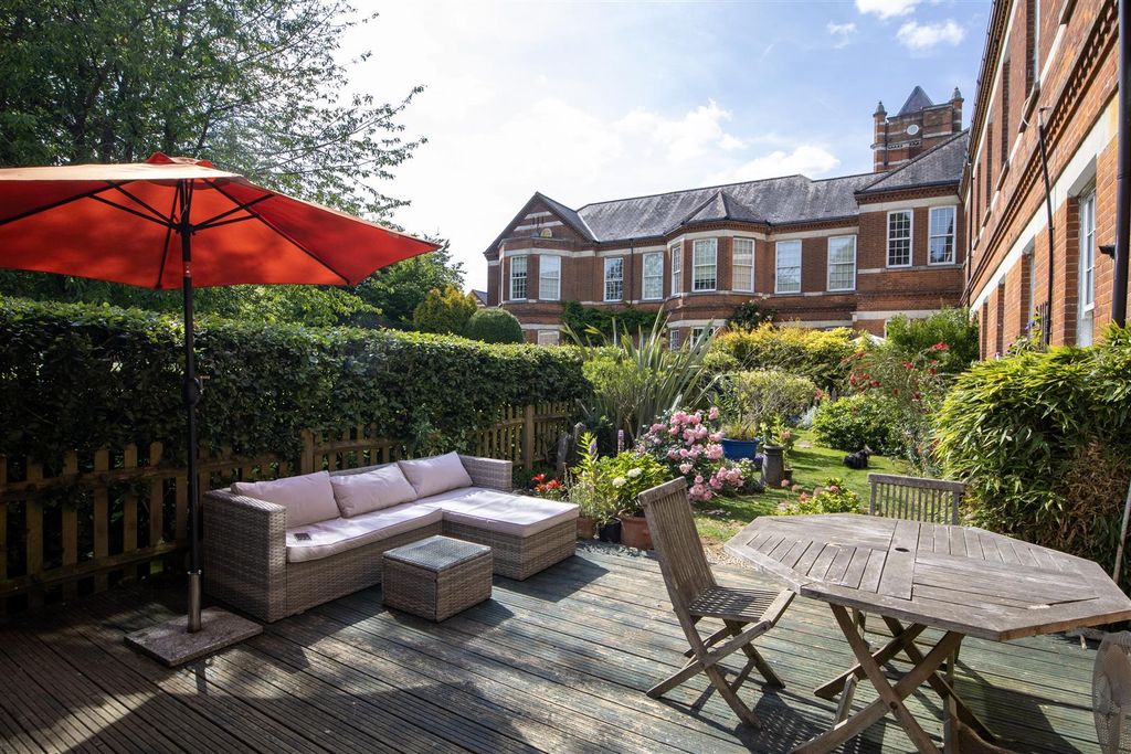 Property photo 1 of 20