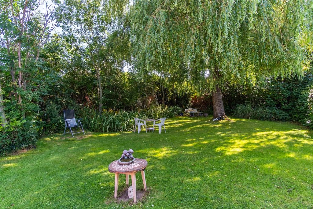 Property photo 3 of 33 Garden