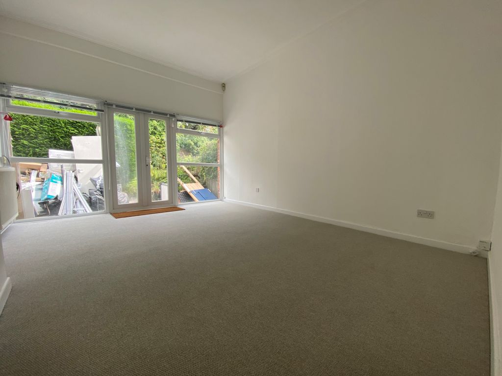 Property photo 3 of 8 Gallery