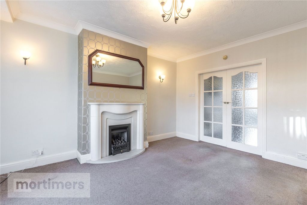 Property photo 3 of 17 Living Room