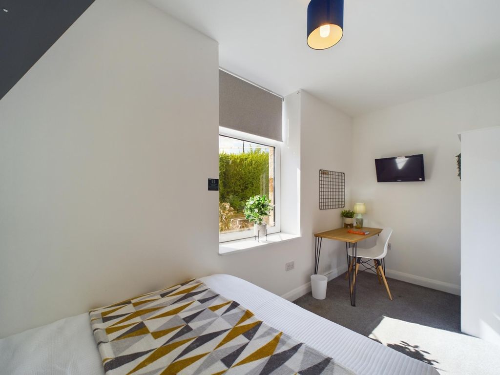 Property photo 2 of 14 A Bright And Tidy Bedroom Featuring A Comfortable ...