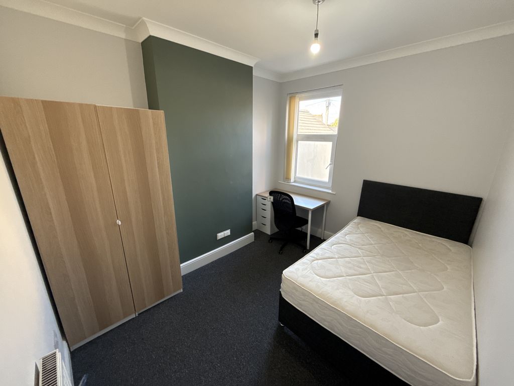 Property photo 3 of 6 Bedroom