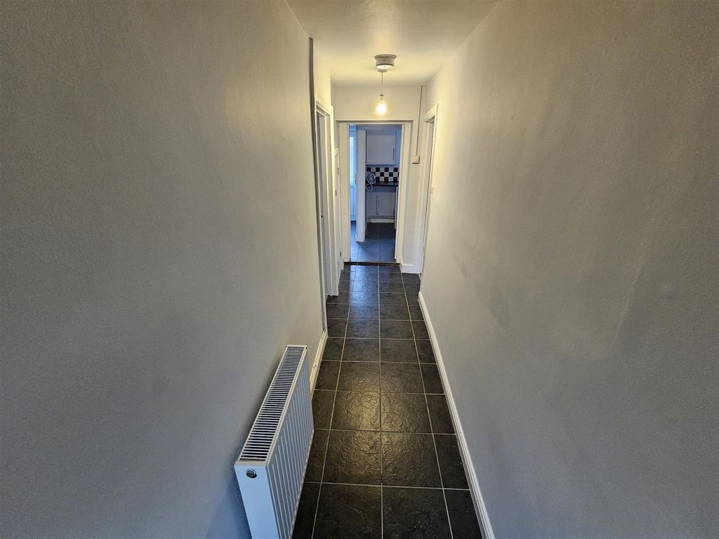 Property photo 3 of 18 Hallway