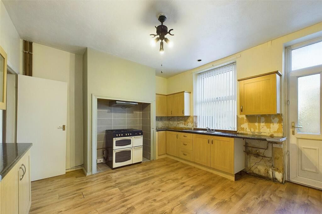 Property photo 3 of 6 Photo 6