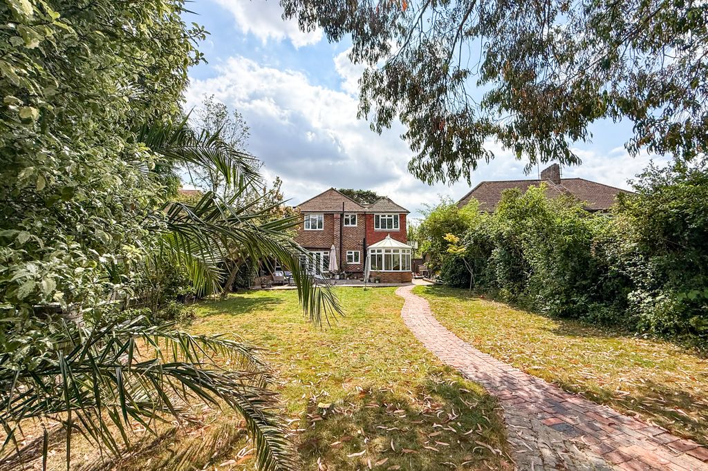 Property photo 2 of 28