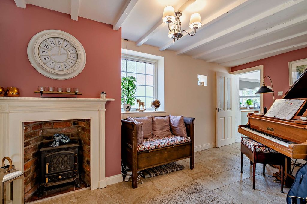 Property photo 2 of 31