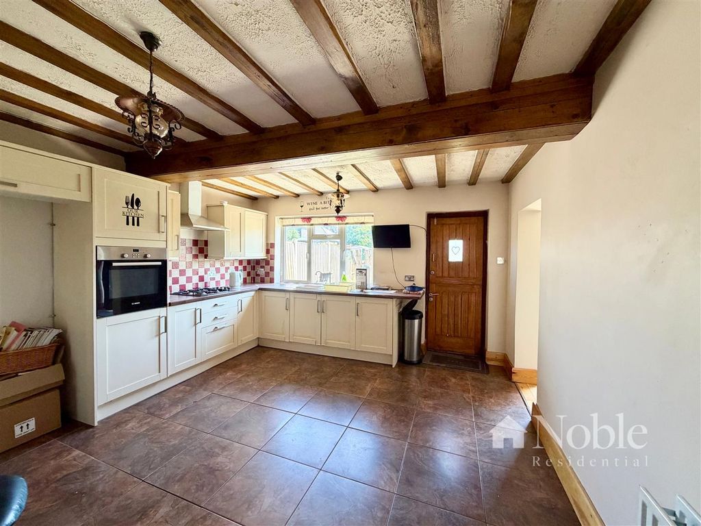 Property photo 3 of 20 Kitchen/Breakfast Room