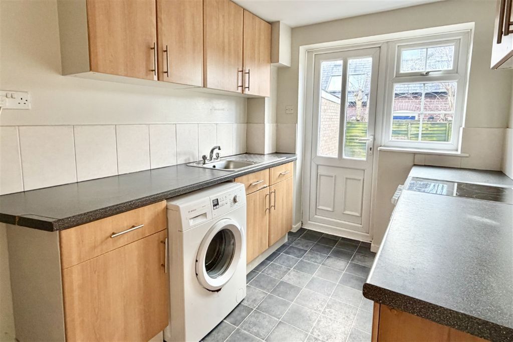 Property photo 3 of 25 Kitchen