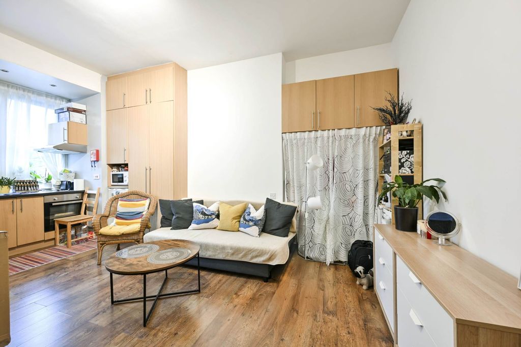 Property photo 1 of 5