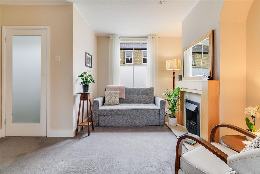 Property photo 3 of 20 Living Room (2)