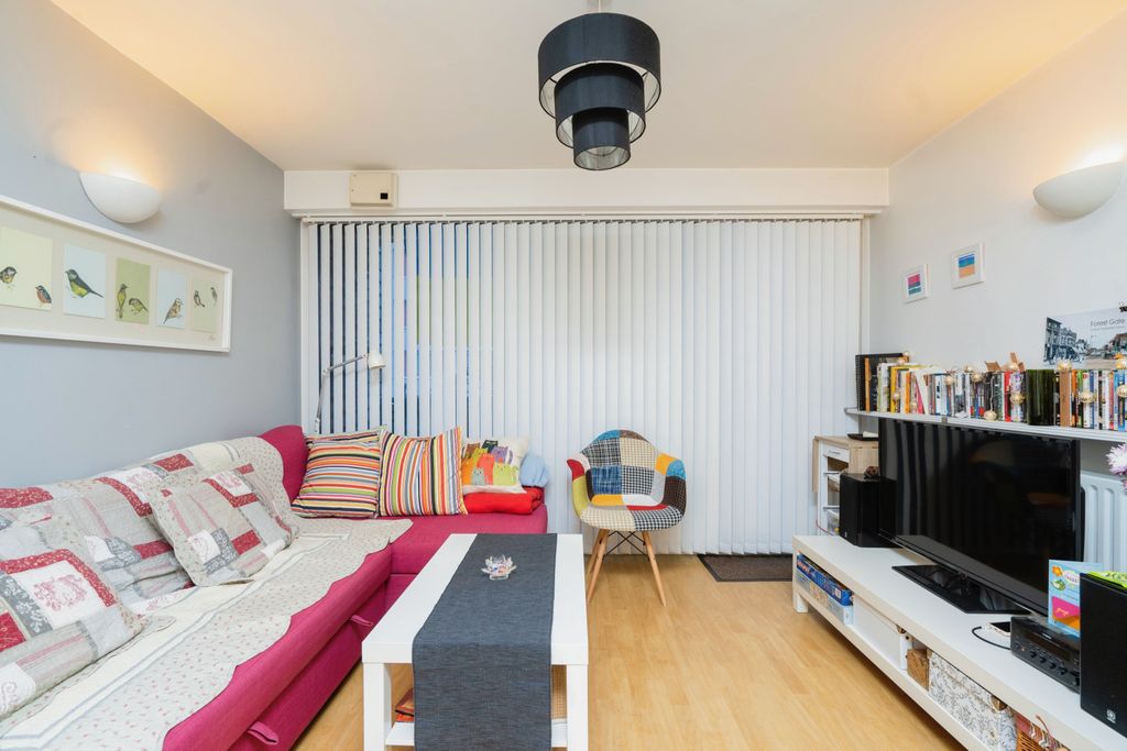 Property photo 1 of 12 Lounge