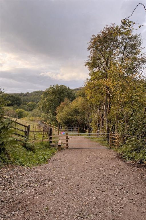 Property photo 1 of 6 Road Access