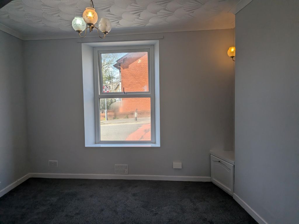 Property photo 3 of 9 Dining Room