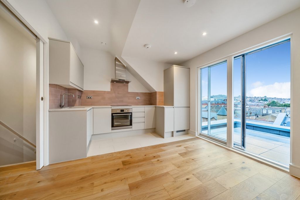 Property photo 1 of 7 1063220 (1)