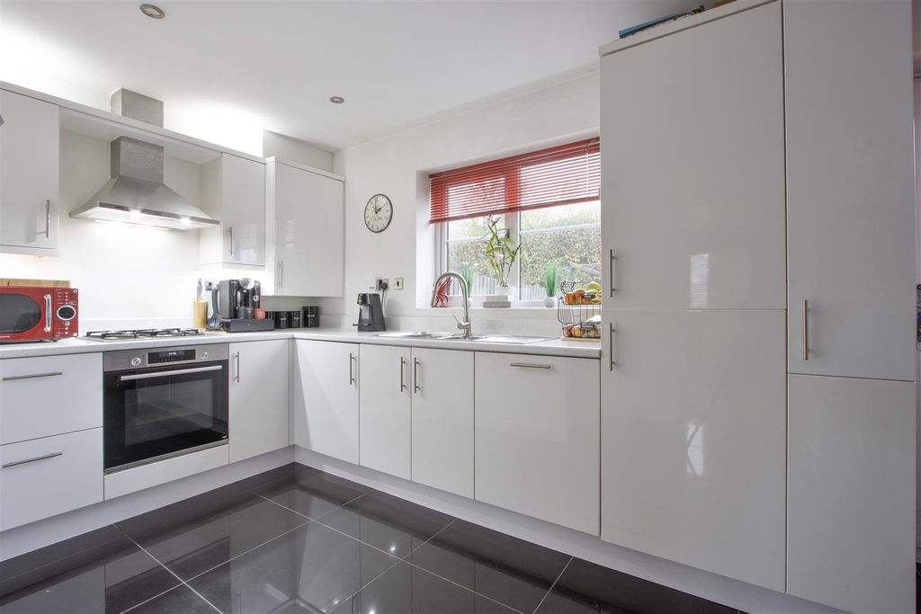 Property photo 2 of 17 Kitchen/Diner