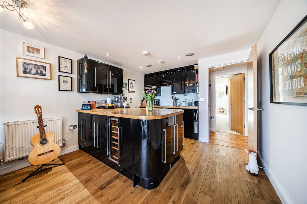 Property photo 2 of 22 Picture No. 11