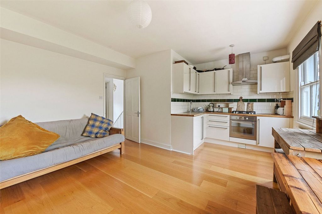Property photo 2 of 13 Hackney, E8