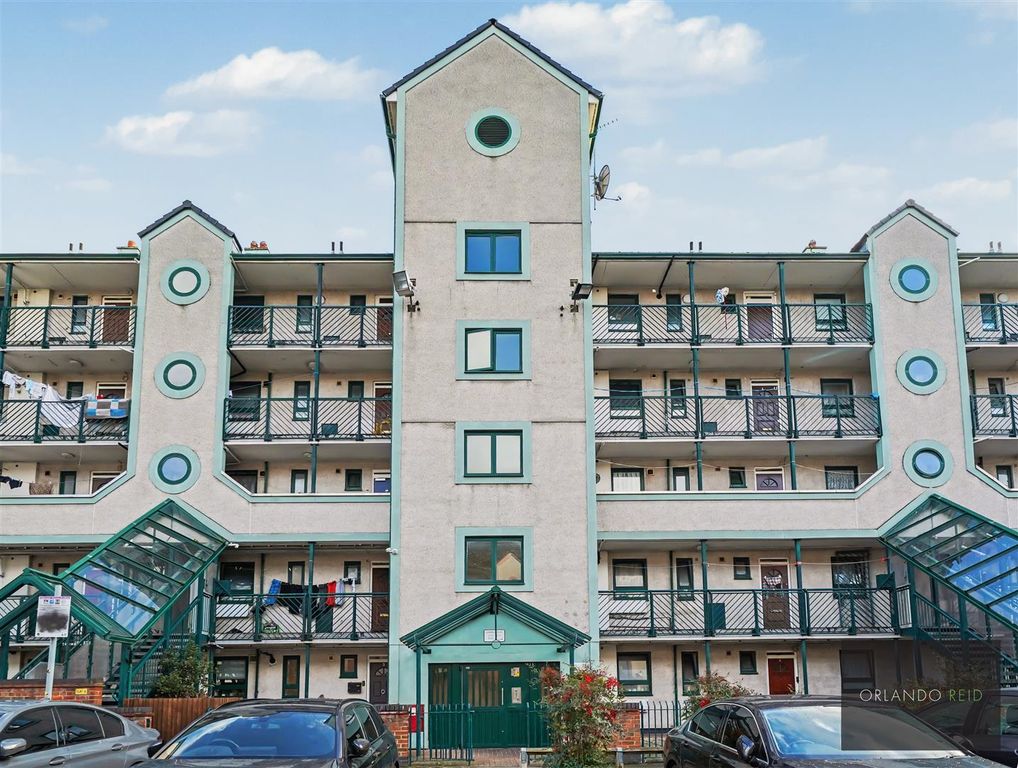 Property photo 2 of 6 Flat 17, Landin House E14 7An-3.Jpg