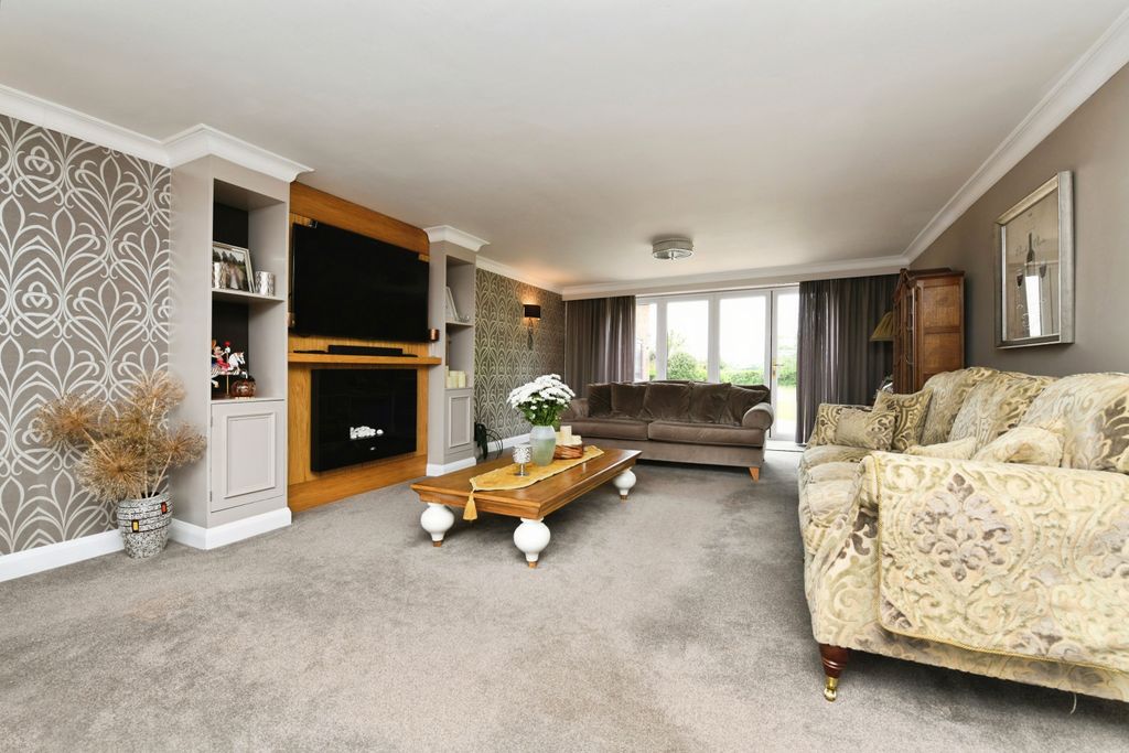 Property photo 2 of 20
