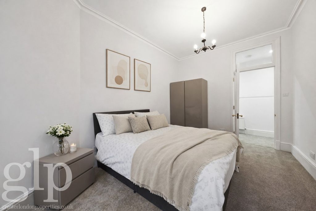 Property photo 2 of 13 4404831