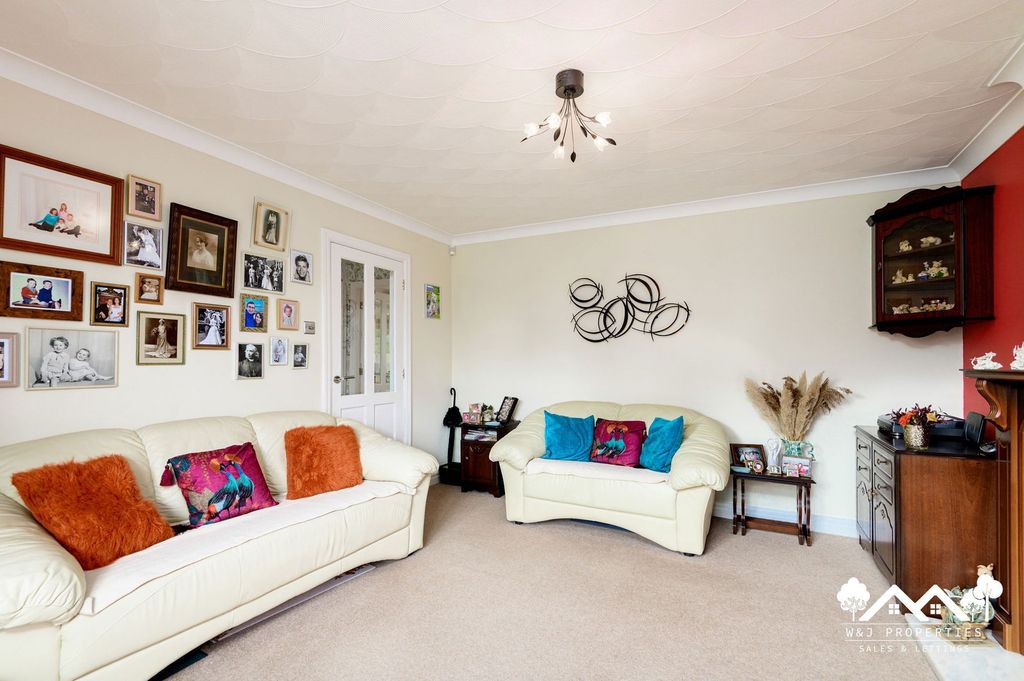 Property photo 3 of 39